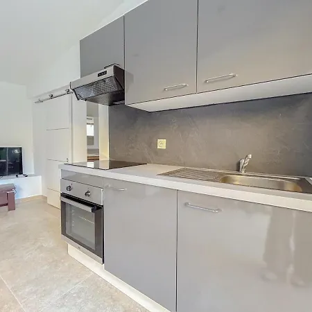 Avec Parking Terrasse Et Proche De La *